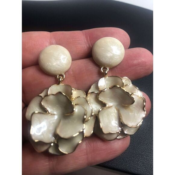 Monet Jewelry - 2553 Monet Gold tone Enamel flower dangle 2" drop Earrings